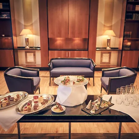 Nassauer Hof Hotel 5*