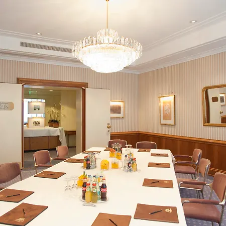 Hotel Nassauer Hof 5*