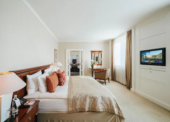 Nassauer Hof Hotel 5*