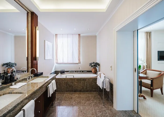 Nassauer Hof Hotel 5*