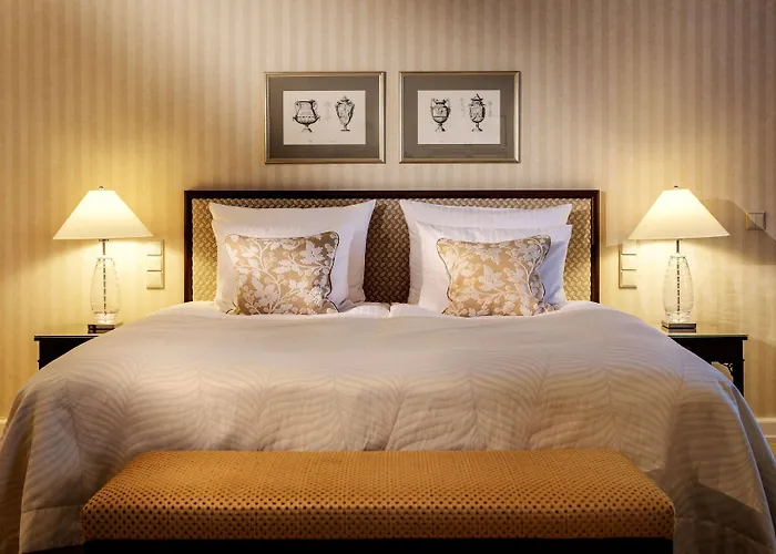 Hotel Nassauer Hof 5*